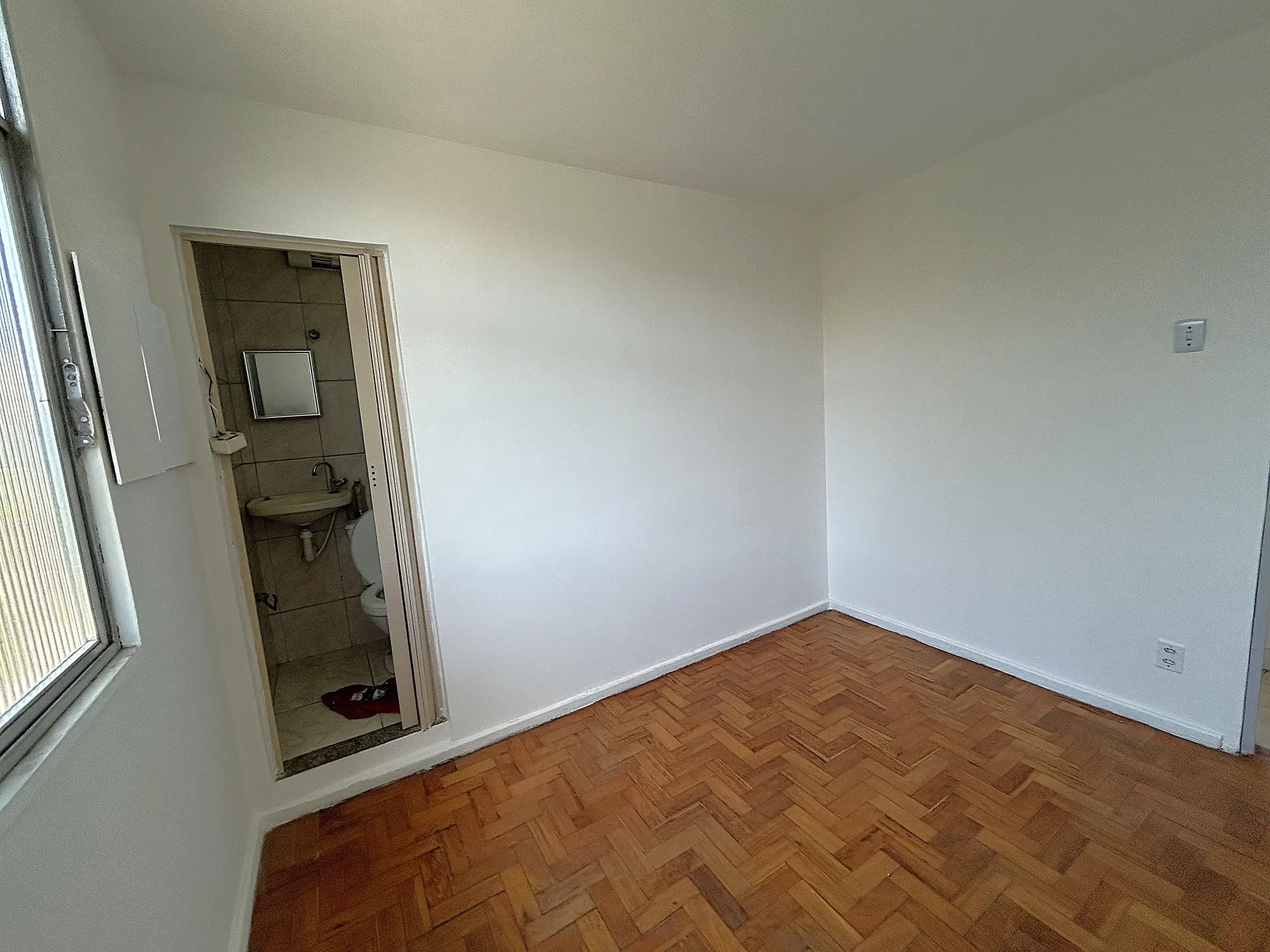 Unfurnished 3-bedroom apartment with 2 baths, no parking — photo 43