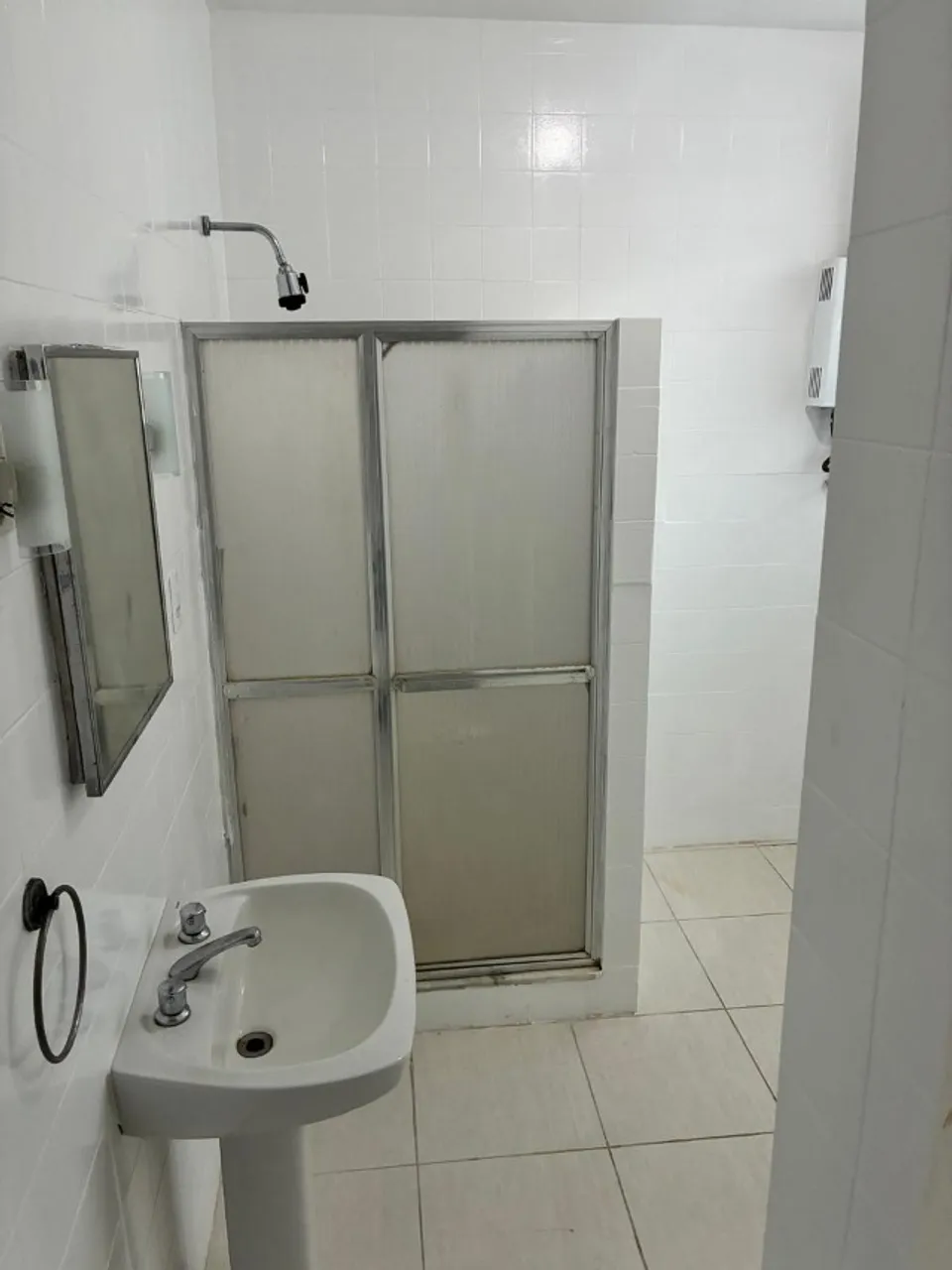 2-bedroom apartment with electric showers — photo 4