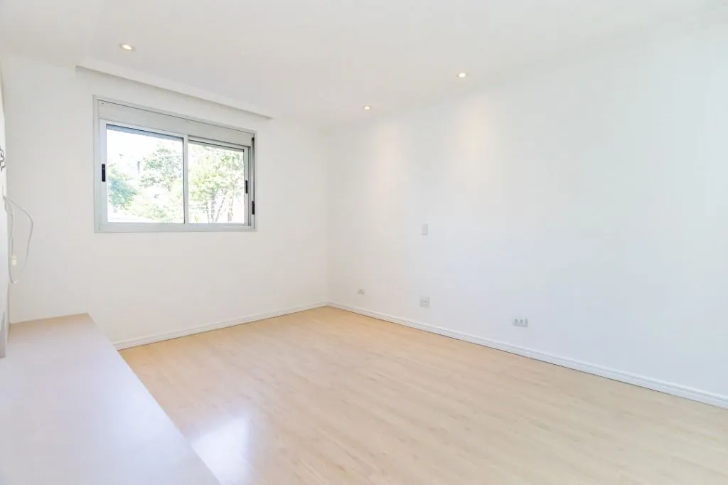 214 m² apartment with a balcony and 3 bedrooms — photo 7