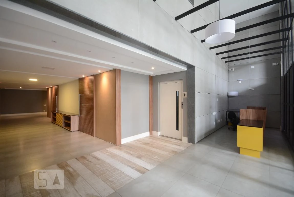 4-bedroom apartment in a building with a pool — photo 25