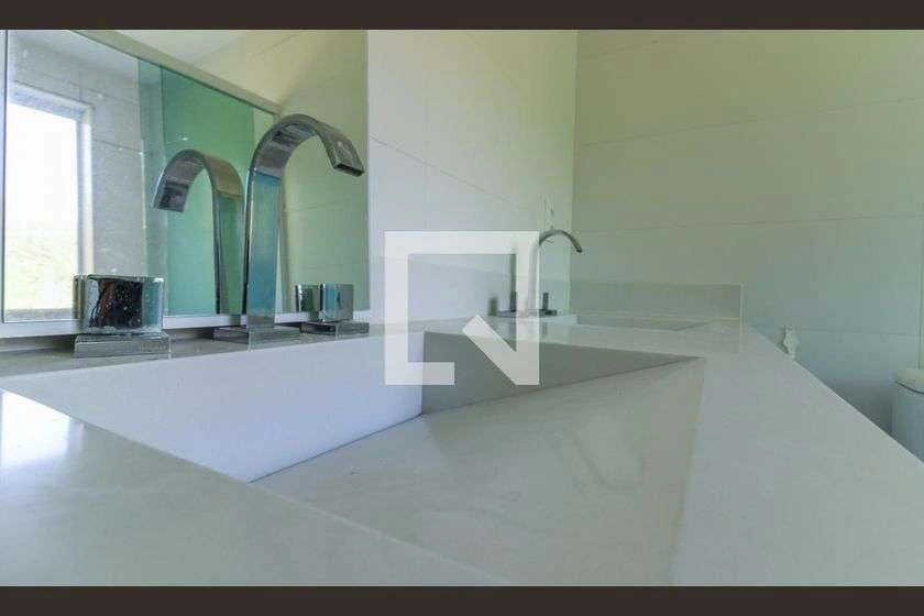 Condominium house with 5 bedrooms and 4 bathrooms — photo 8