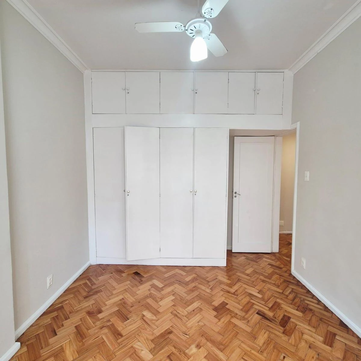 Дерев'яна підлога або ламінат та 2 спальні: квартира 62 м² — photo 4
