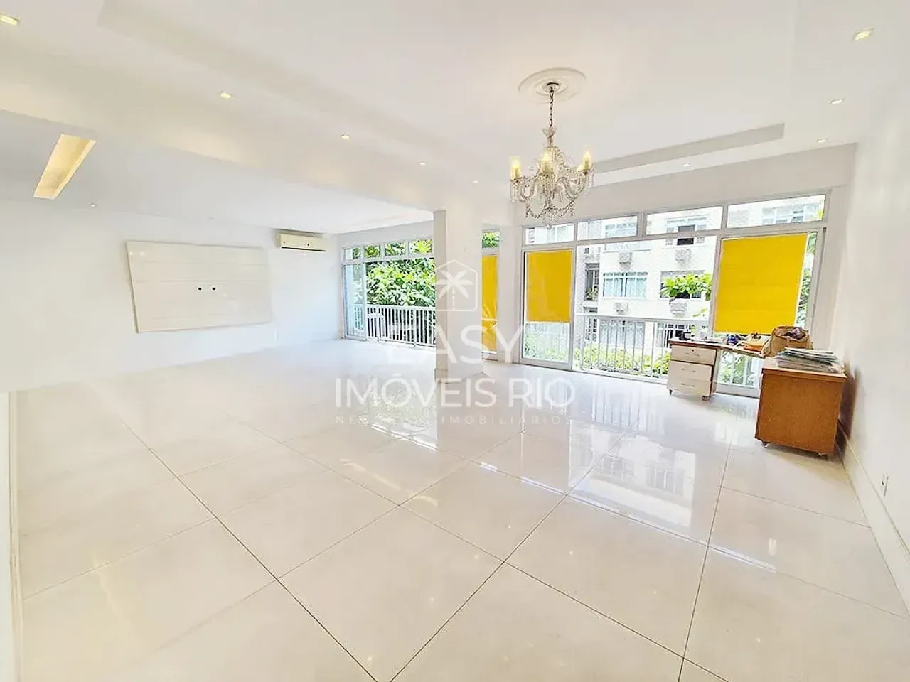 Apartamento sin amueblar con 4 dormitorios y balcón de vidrio — photo 17