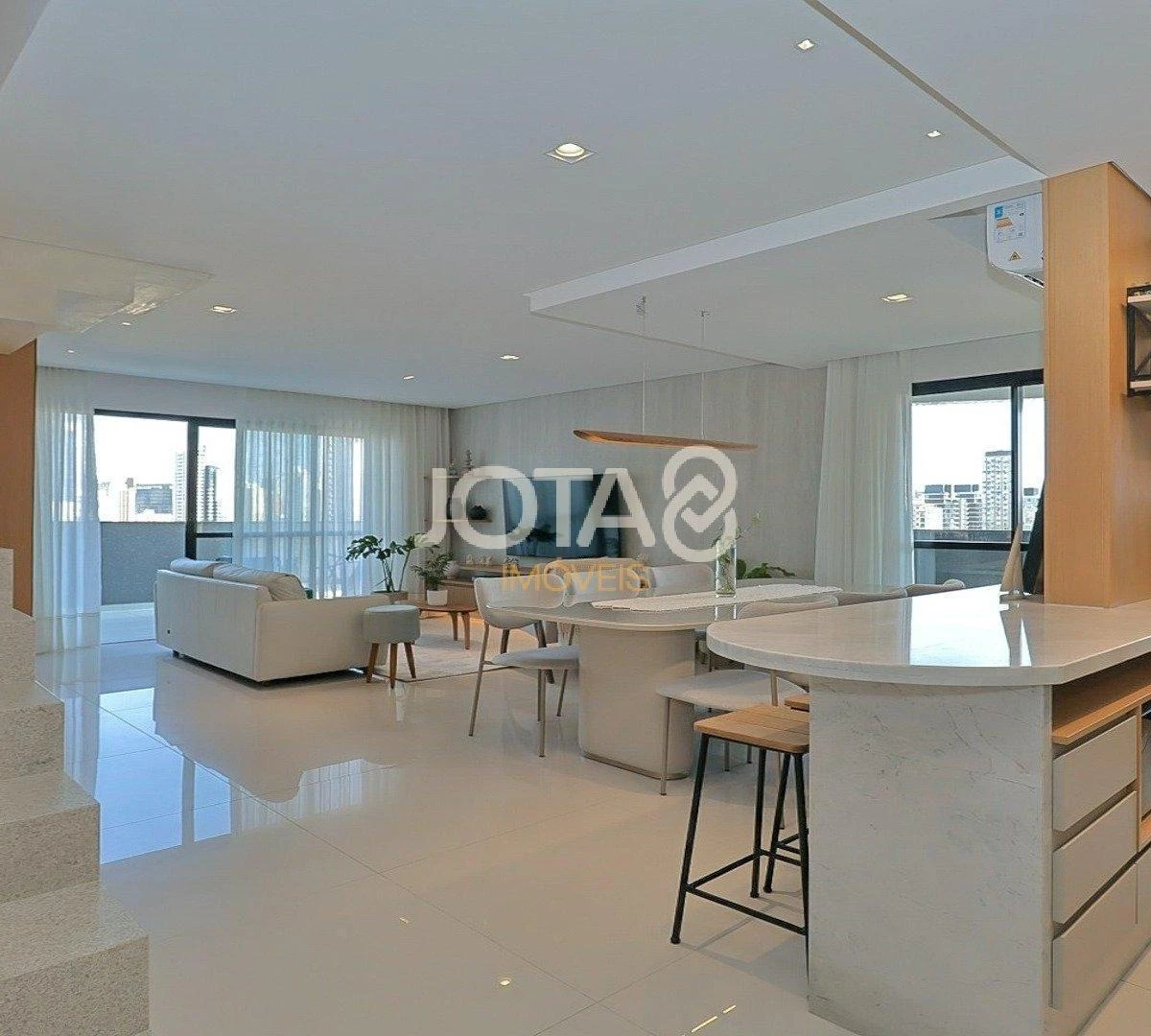 Furnished duplex penthouse with 3 bedrooms and 243 m²