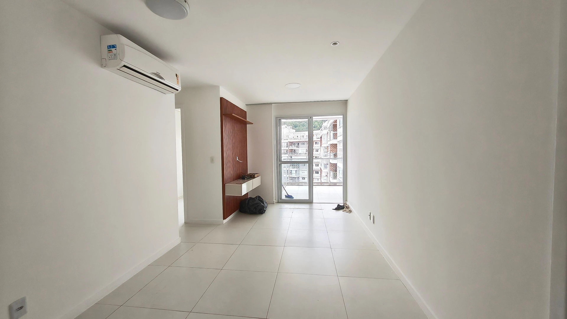 Unfurnished apartment with 2 bedrooms and 2 bathrooms — photo 13