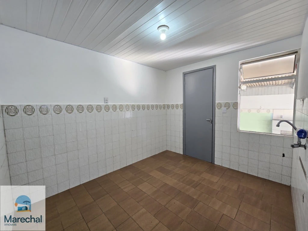 Balcony with a grill in a 2-bedroom house, 110 m² — photo 2