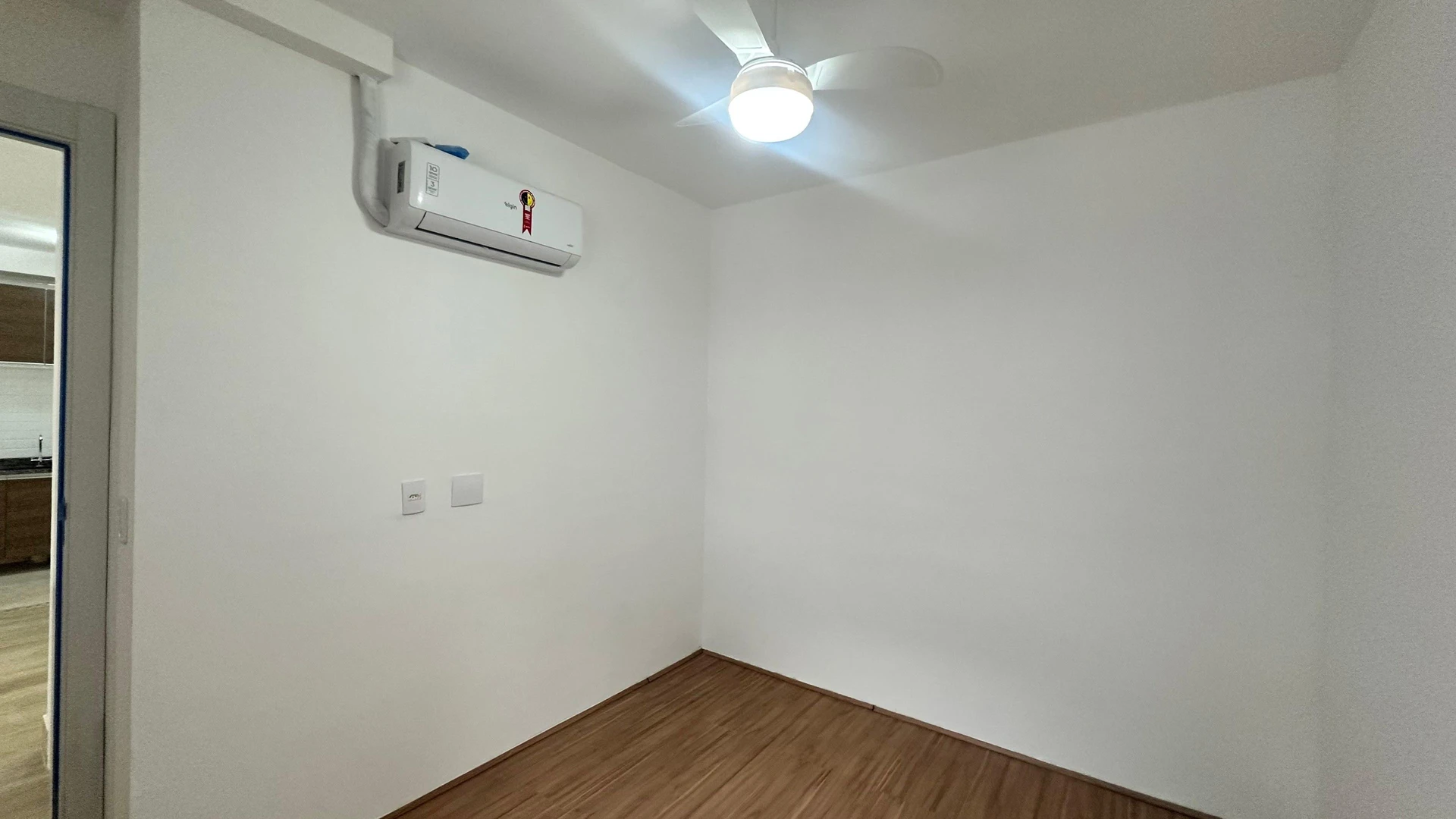 2-bedroom apartment in a building with a gym — photo 17