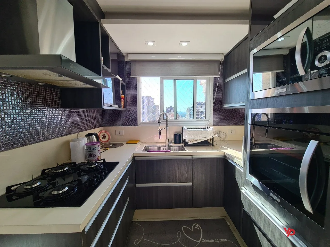 Furnished 2-bedroom apartment with enclosed balcony — photo 25