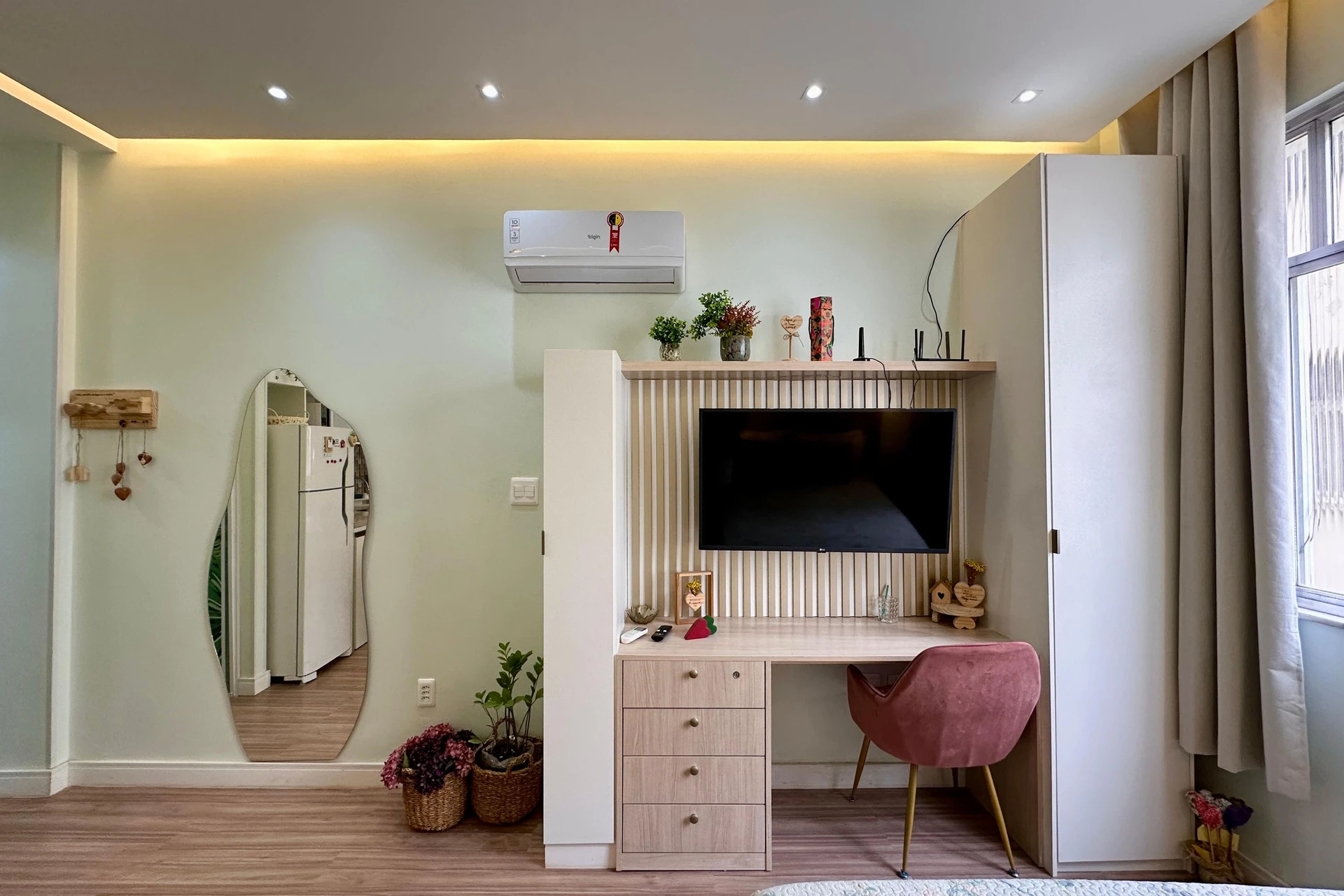Furnished studio, 29 m², with a home office — photo 8