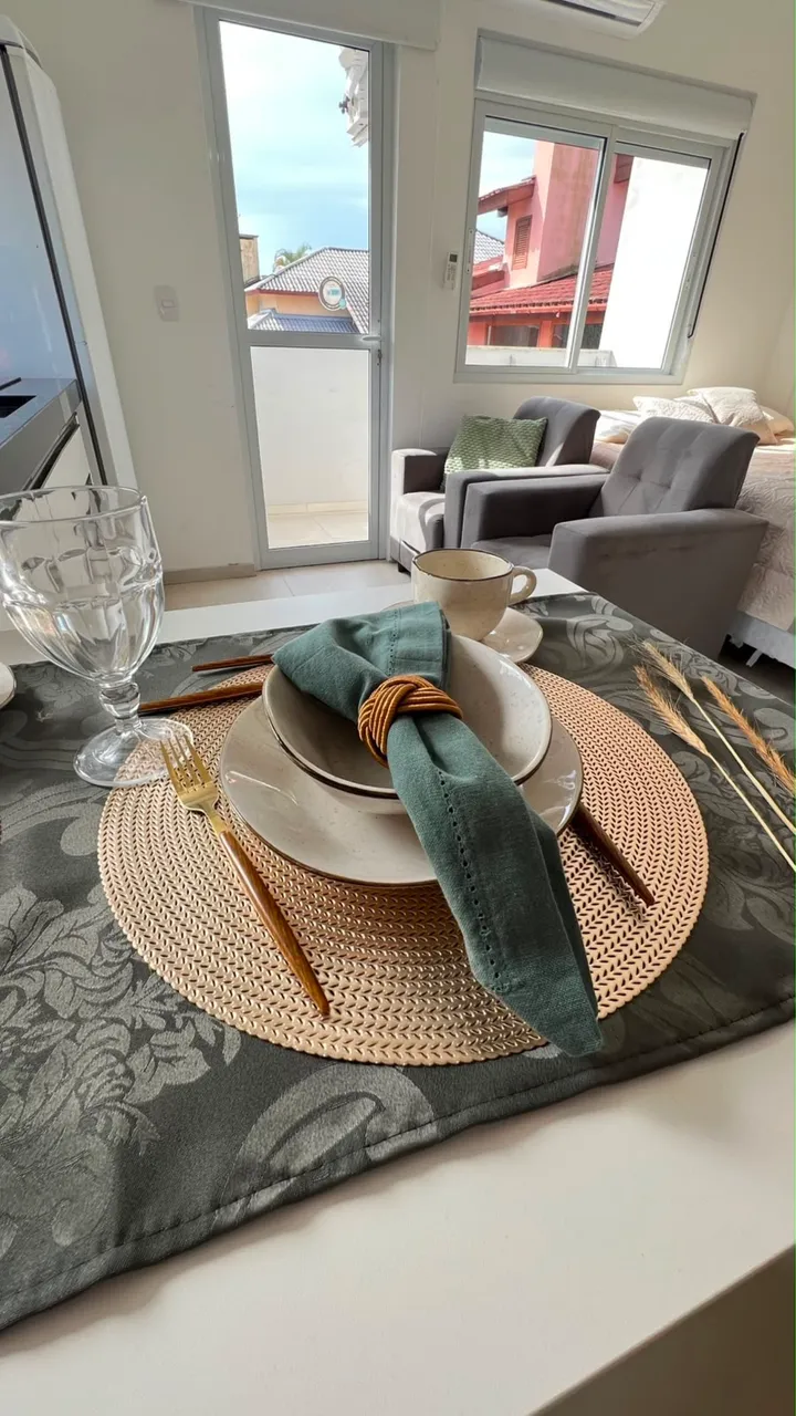 Apartamento mobiliado de 1 dormitório, com área de trabalho