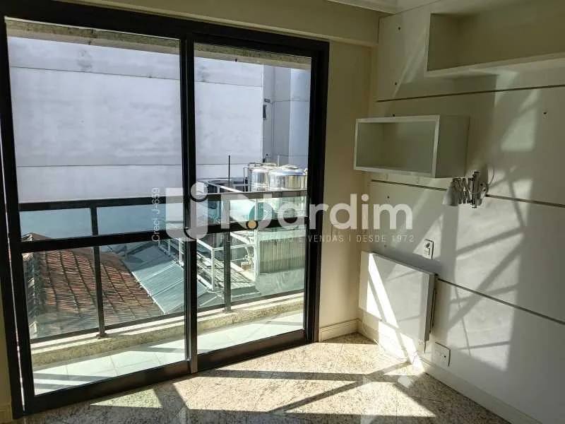 Apartment with 3 bedrooms, 5 bathrooms and 2 parking spots — photo 16