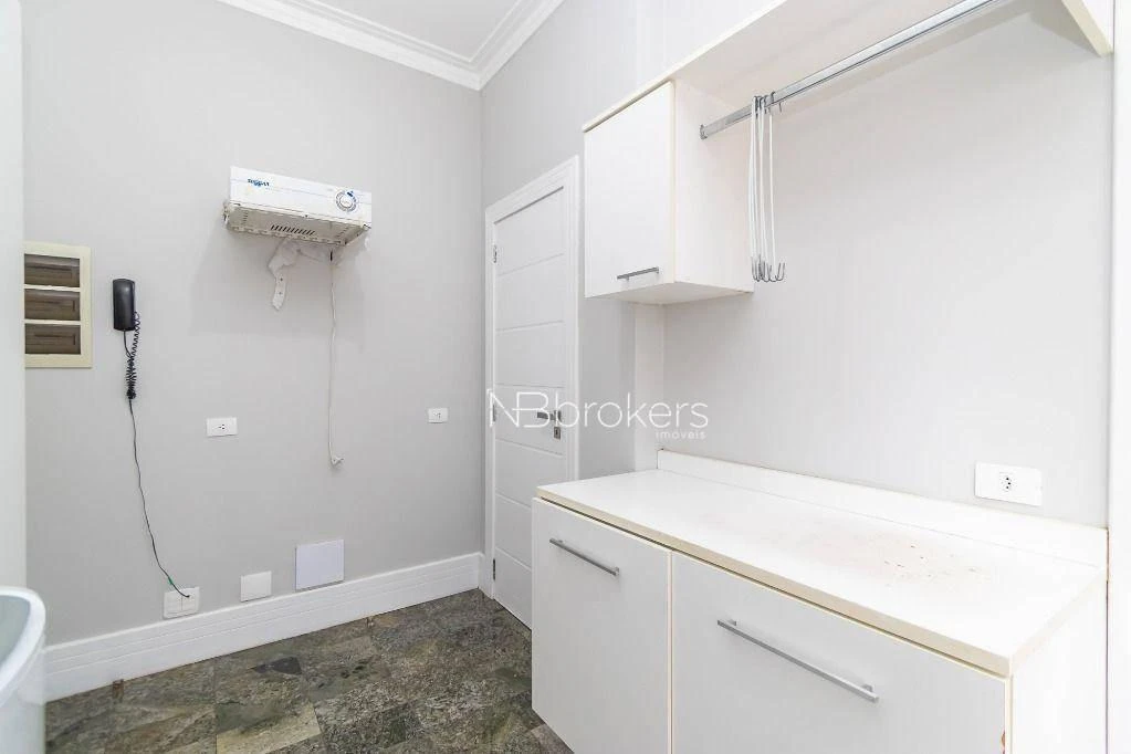 444 m² house with 4 bedrooms, private garden and parking — photo 20