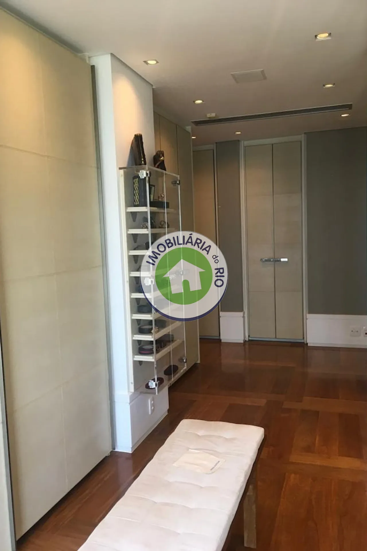 Apartamento mobiliado com 3 dormitórios e 5 banheiros — photo 42