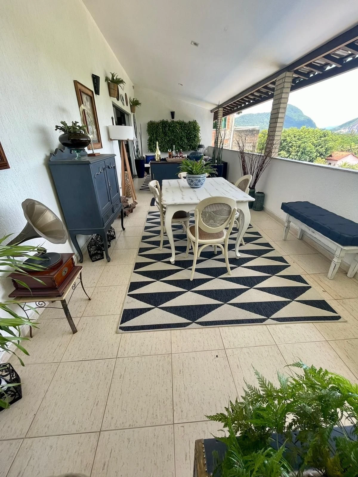 4-bedroom apartment with a grill on the balcony — photo 29