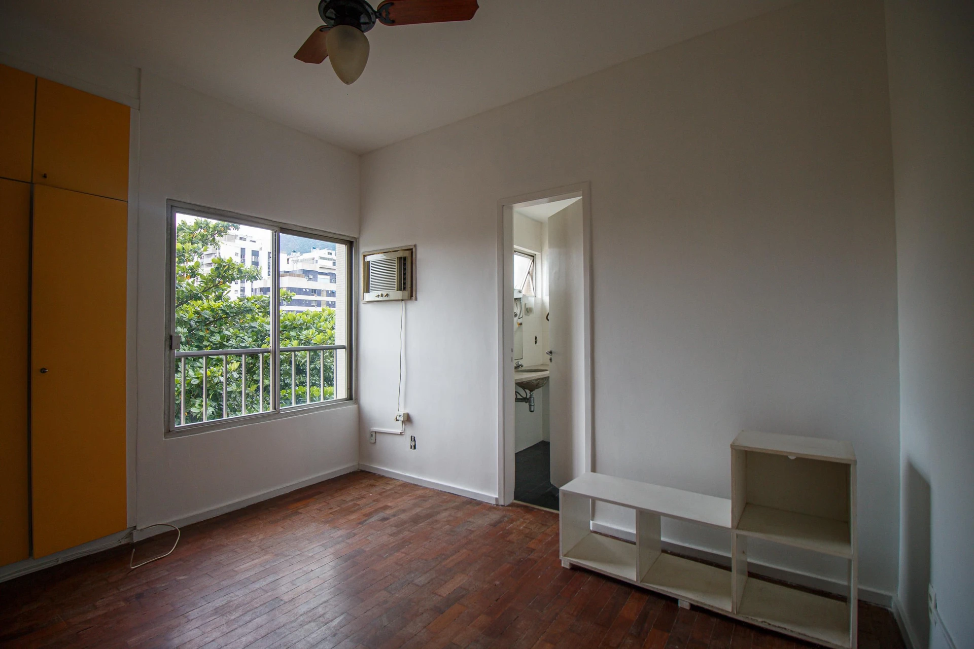 Unfurnished 2-bedroom apartment with 3 bathrooms — photo 10