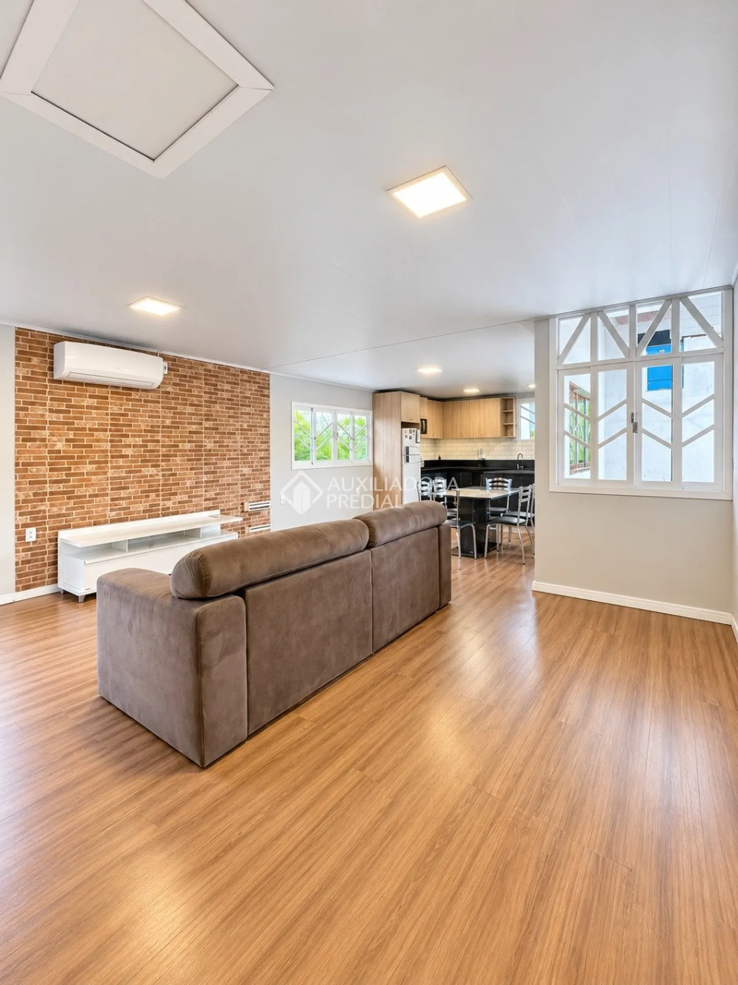 Furnished house, 100 m², with wood or laminate floors — photo 9
