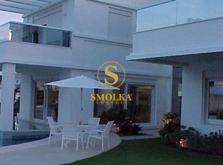 Casa con 5 suites, 7 baños y 787 m²