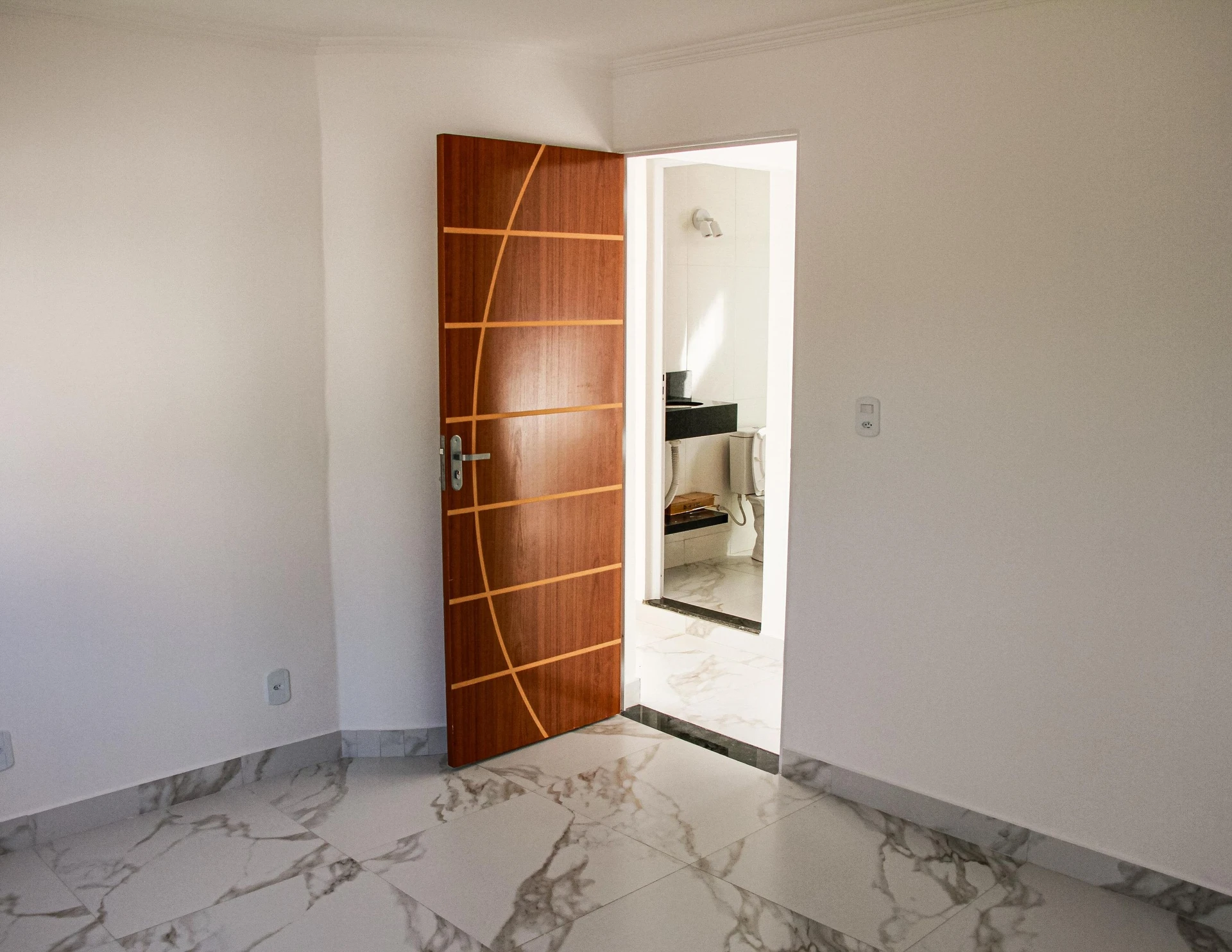 House with no parking, 2 bedrooms and 1 bathroom — photo 7