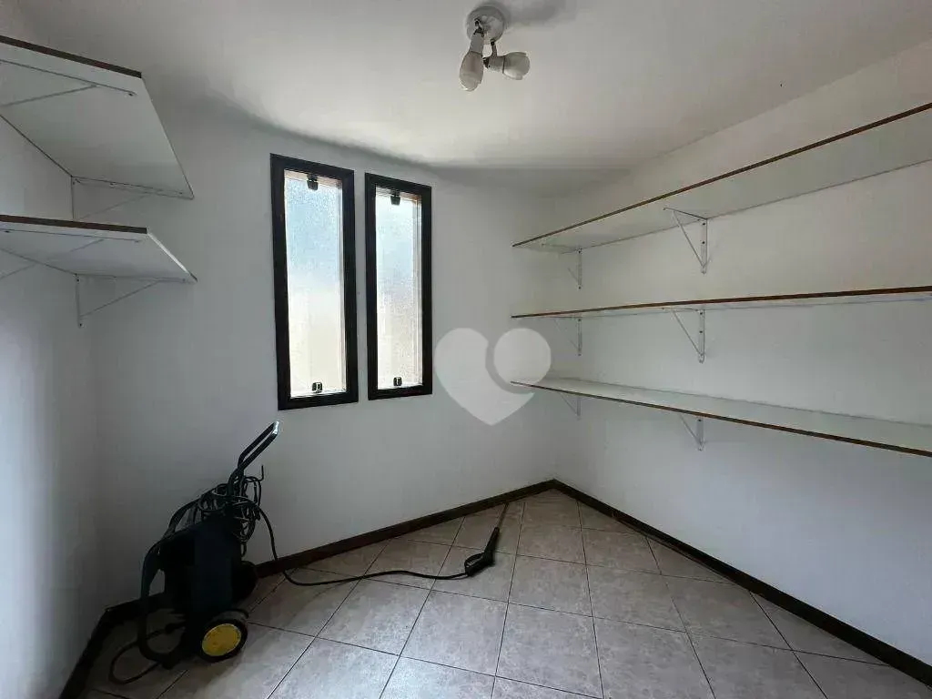 House with 3 bedrooms and 600 m², 4 parking spots — photo 32