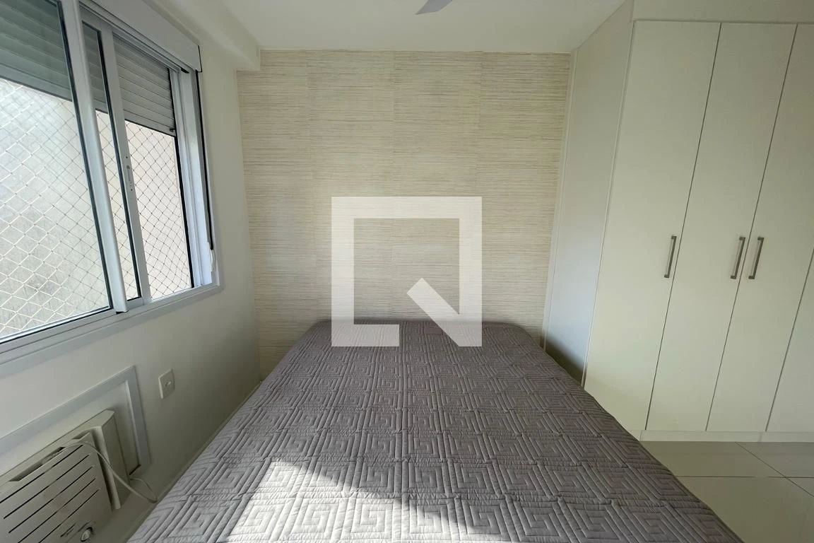 Furnished 2-bedroom apartment with balcony — photo 38