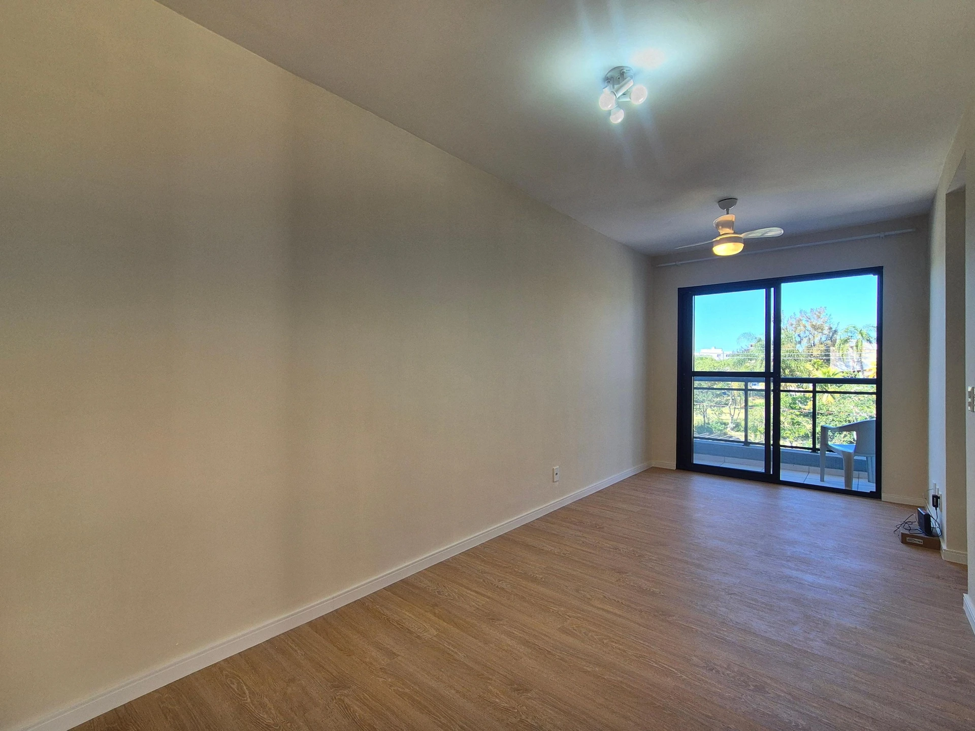 Apartamento com 3 quartos, 2 banheiros e varanda — photo 4