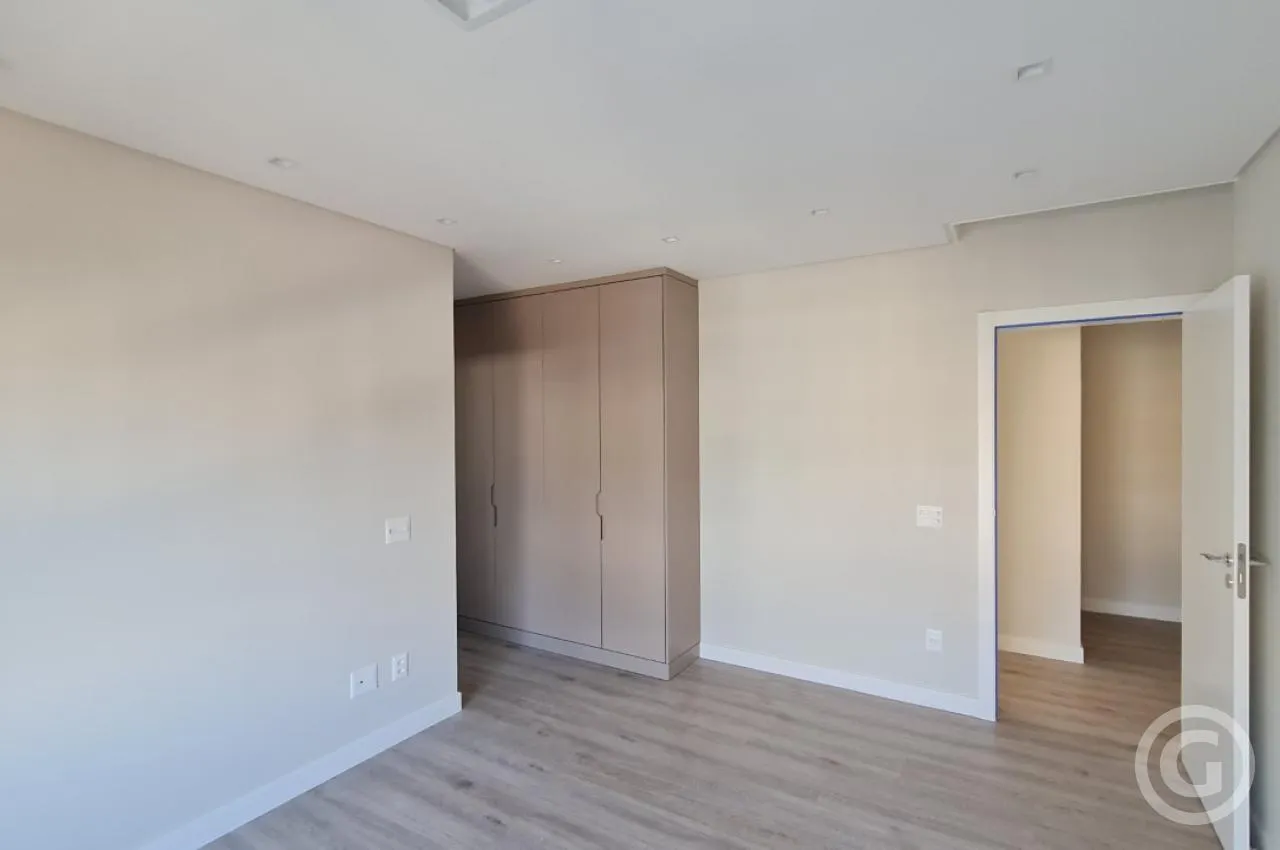 Панорамные окна и 3 спальни: квартира 153 м² — photo 7
