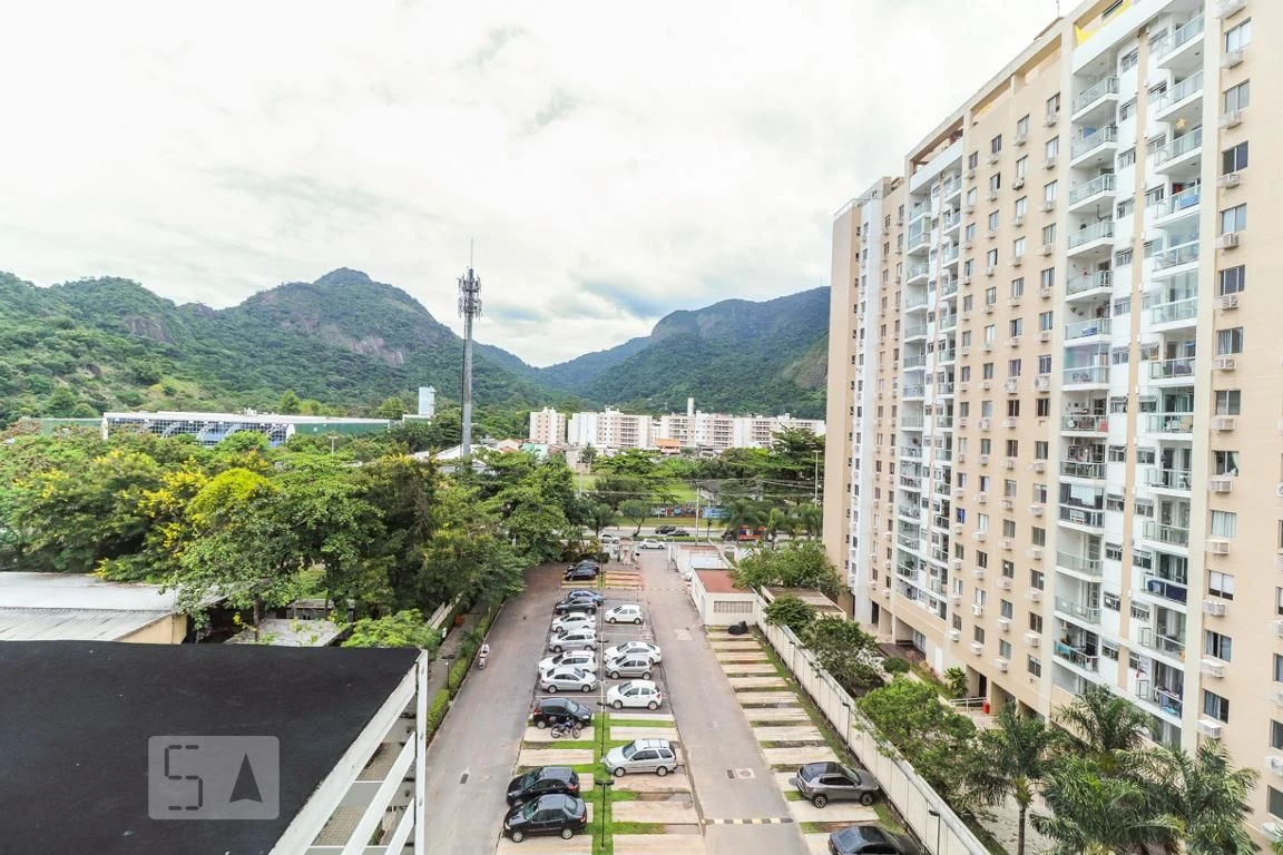 Unfurnished 3-bedroom apartment with balcony — photo 14