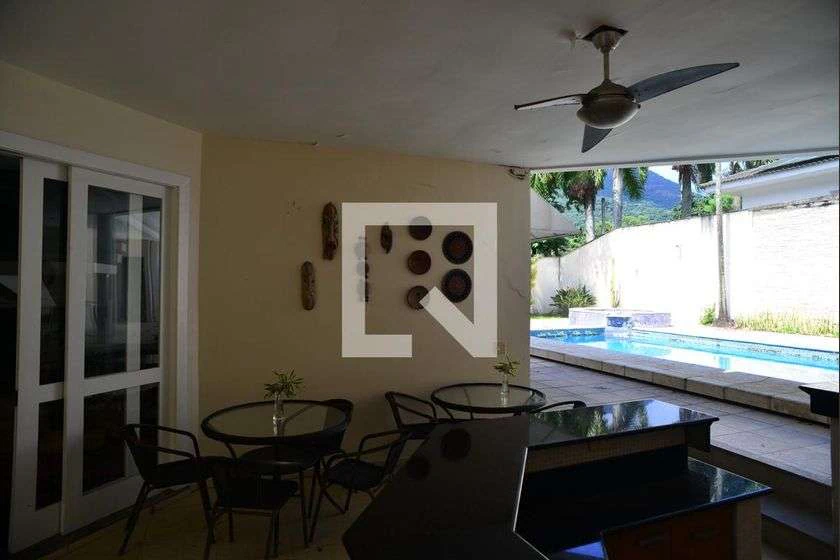 House in a gated community with 5 bedrooms and mountain view — photo 16