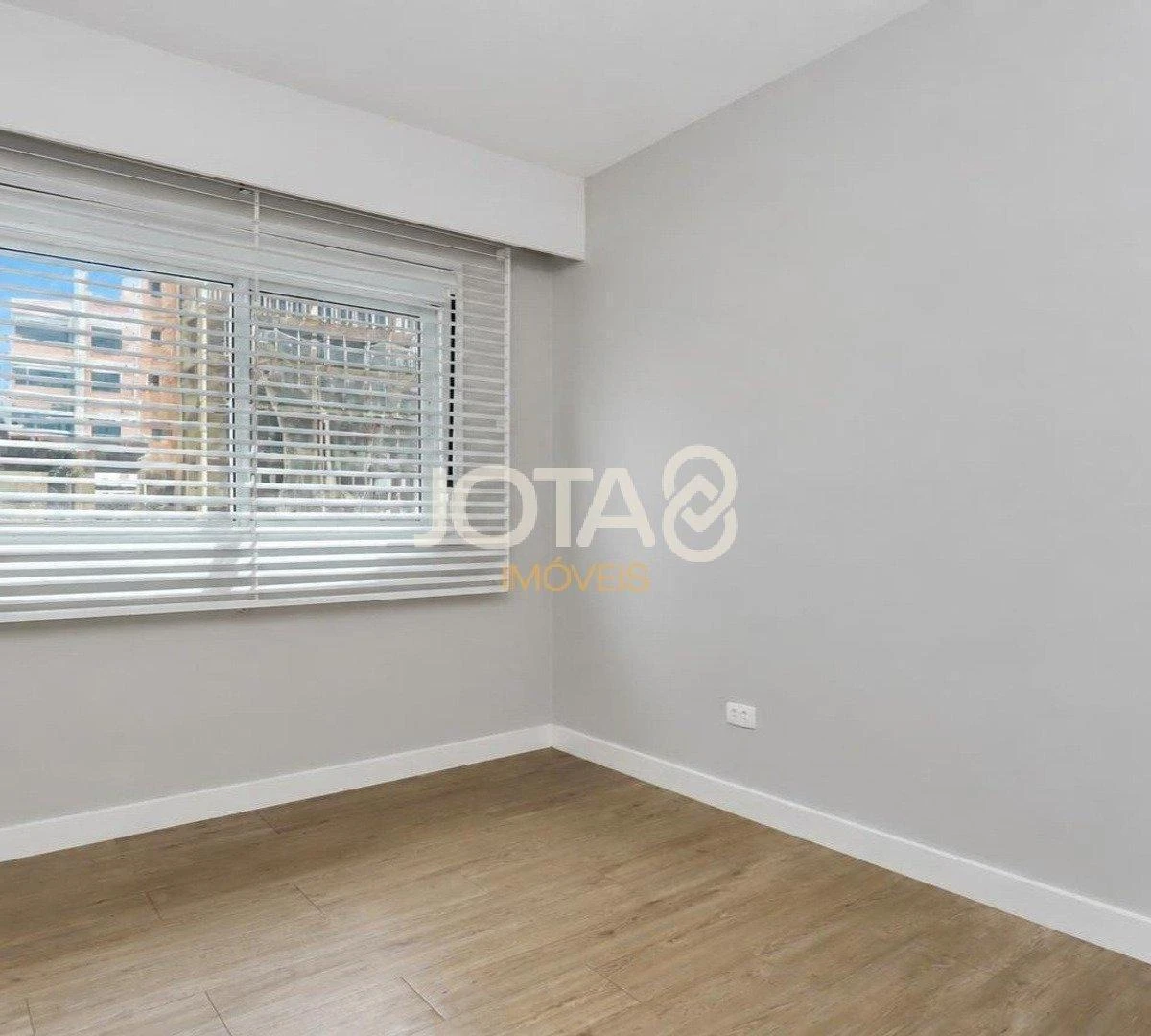 2-bedroom apartment in a building with a gym — photo 29