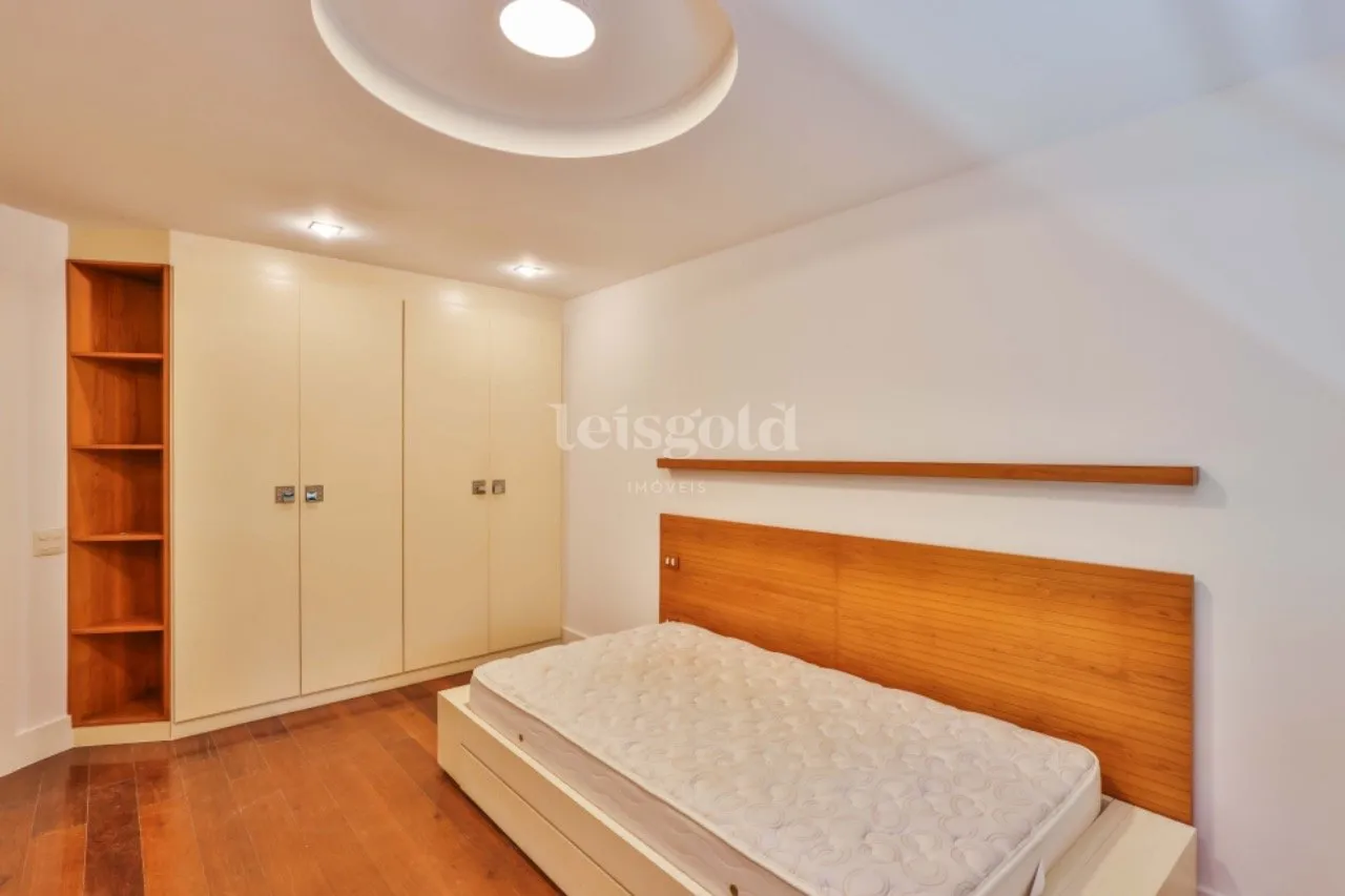 Floor-to-ceiling windows in a 2-bedroom apartment, 230 m² — photo 15