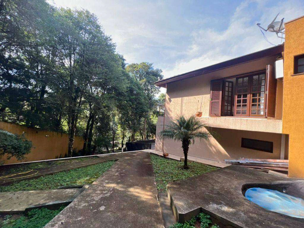 Casa com 4 dormitórios e 5 banheiros, com jardim — photo 5