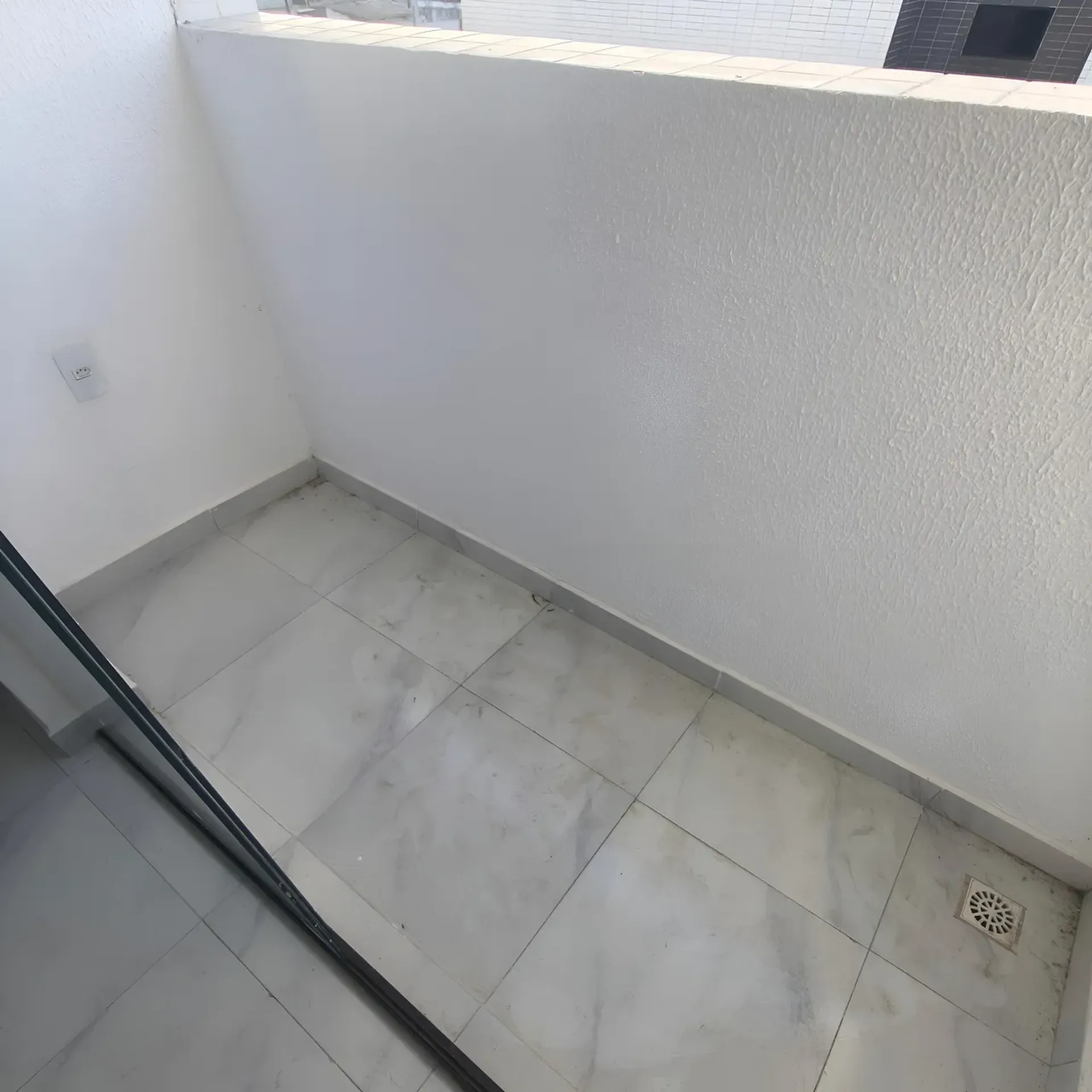 2-bedroom apartment in a building with a coworking space — photo 9