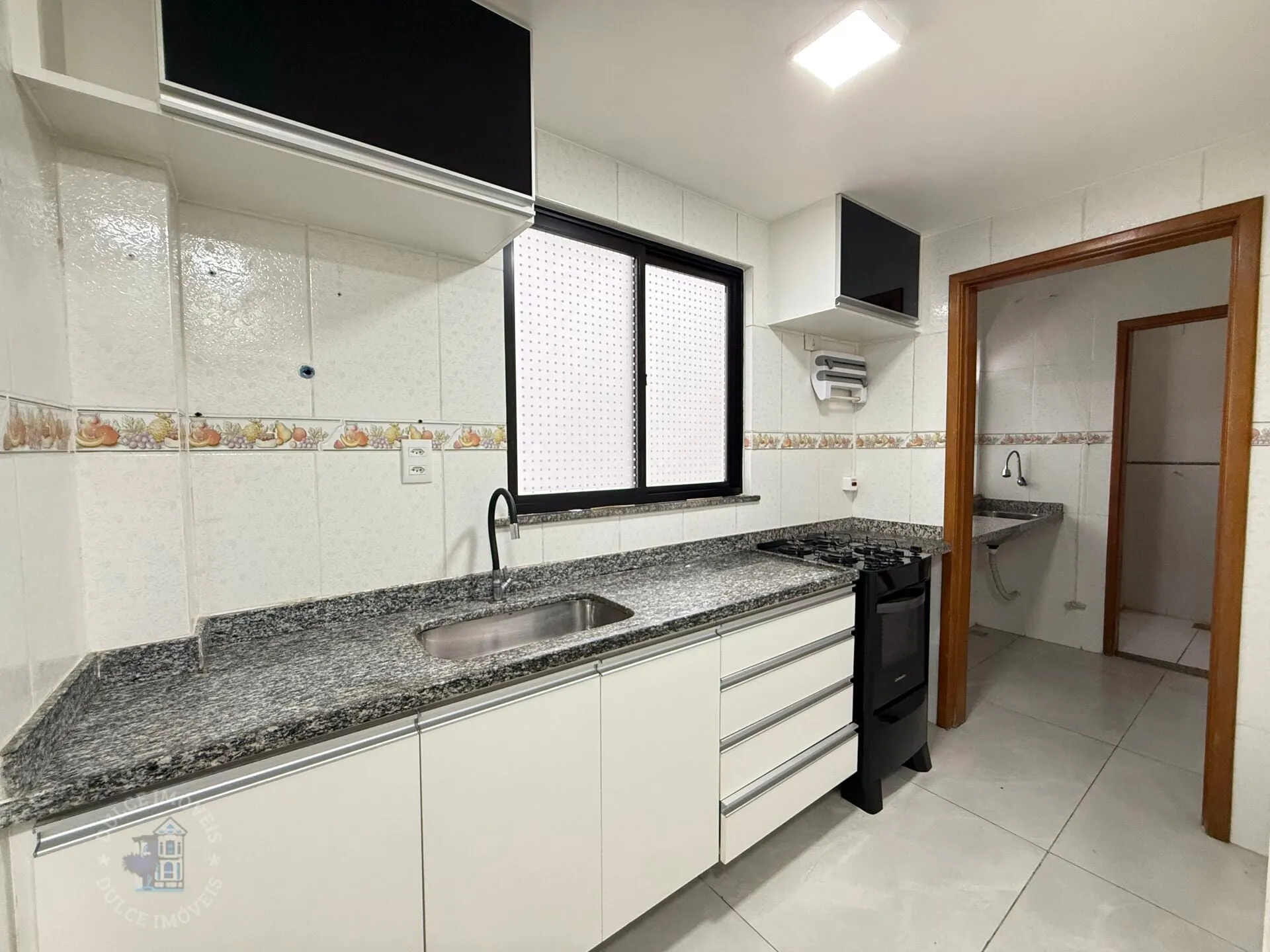 3-bedroom apartment with 1 en-suite and balcony — photo 9