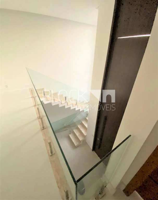 Condominium house with 4 en-suite rooms and open kitchen — photo 21
