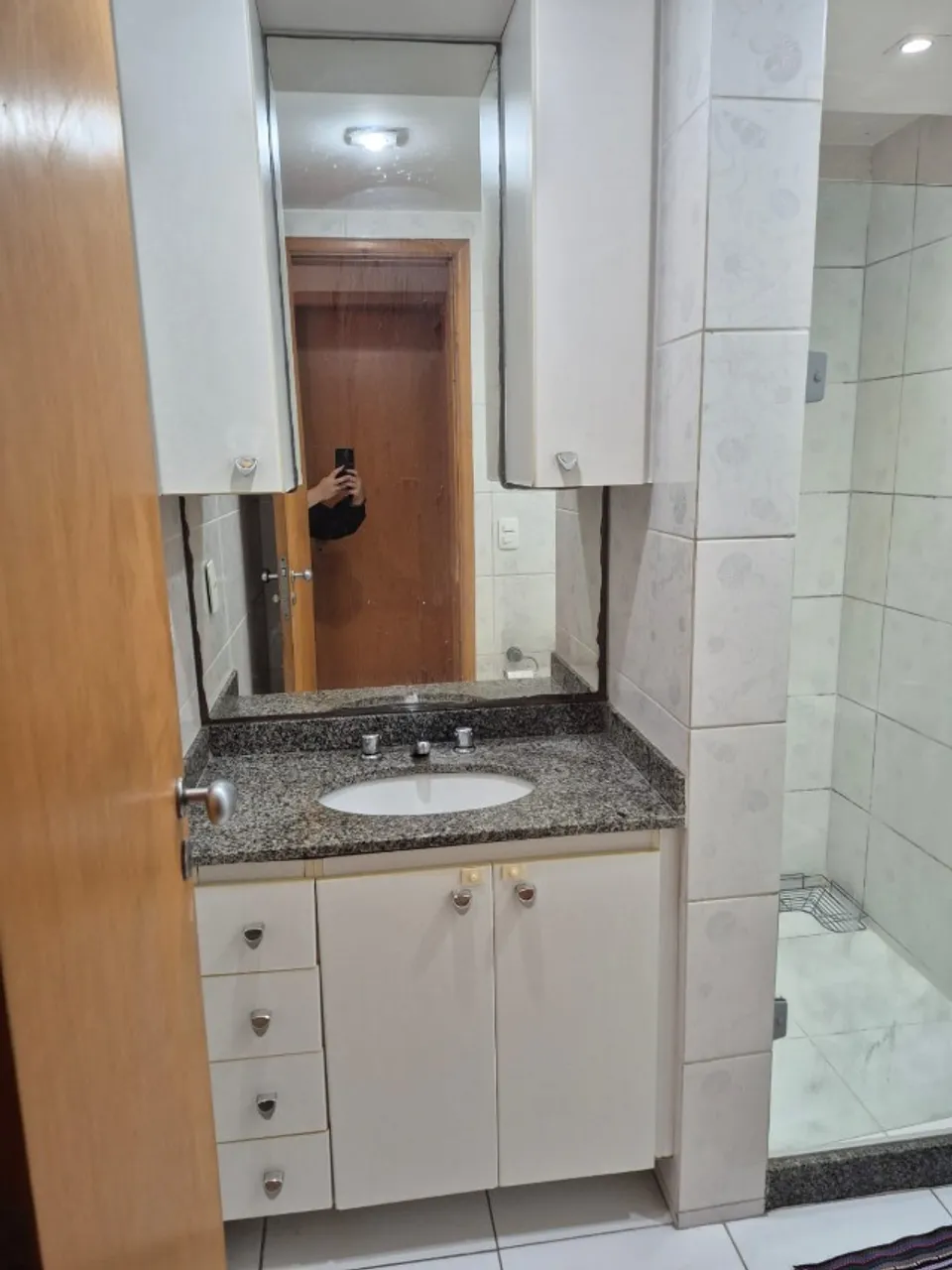 2-bedroom apartment in a building with a gym — photo 3