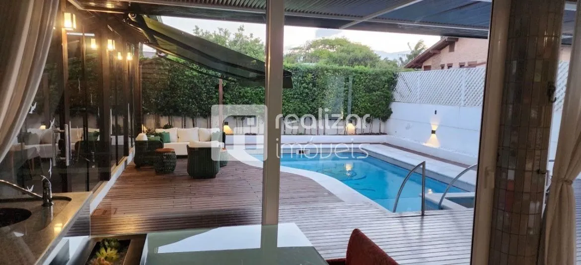 Furnished 600 m² house with 5 en-suite suites and parking — photo 13