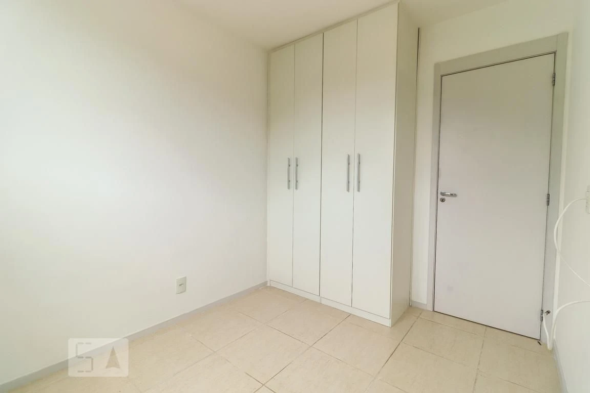 Unfurnished 3-bedroom apartment with balcony — photo 43
