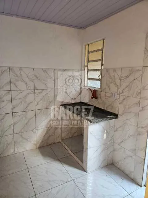 Piso de madera o laminado y 2 dormitorios: casa de 60 m²