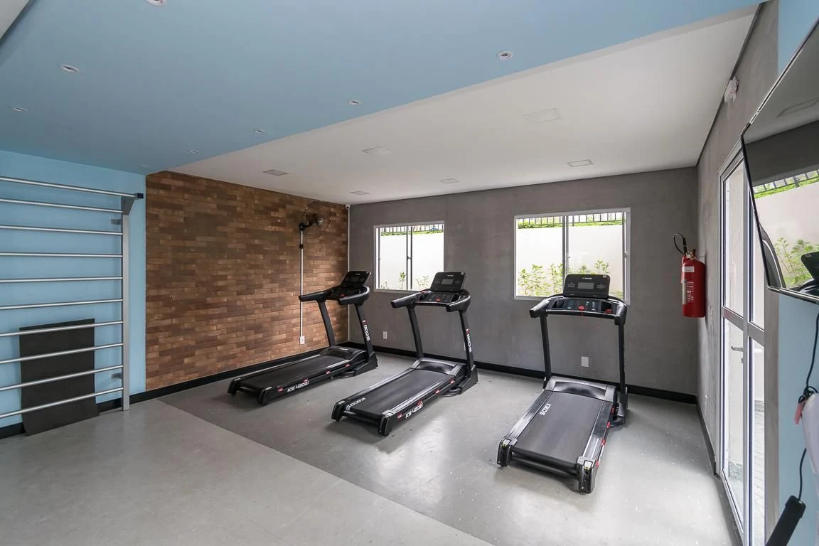 2-bedroom apartment in a building with a gym — photo 18