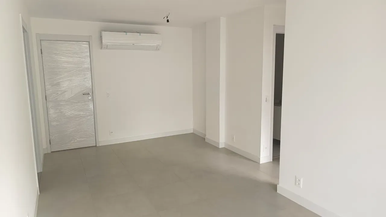 Квартира 73 м² с застеклённым балконом и видом на горы — photo 7