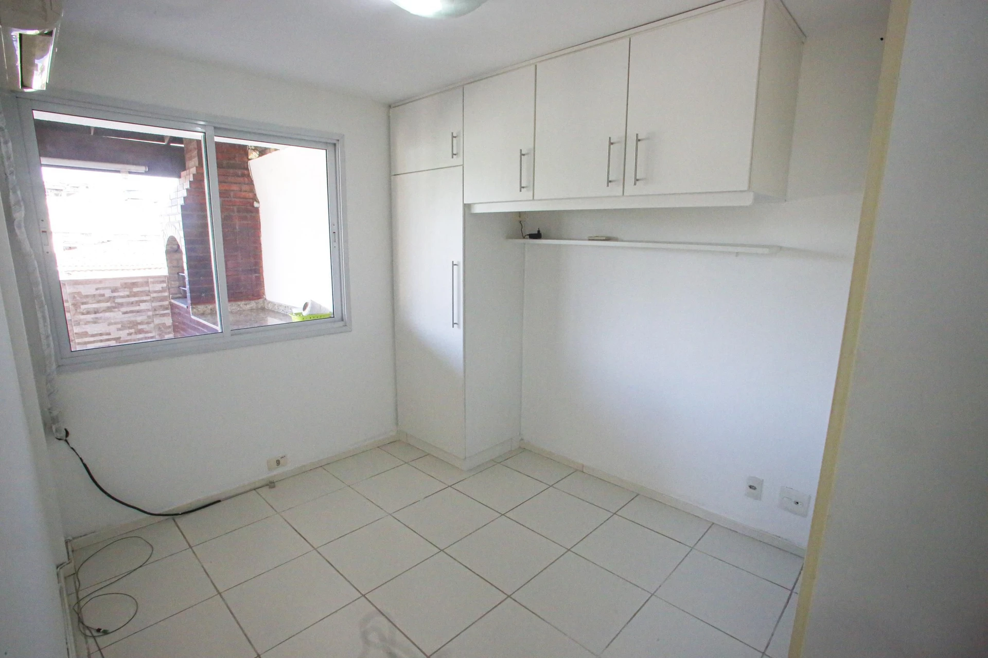 Glass-enclosed balcony in a 3-bedroom apartment, 131 m² — photo 9