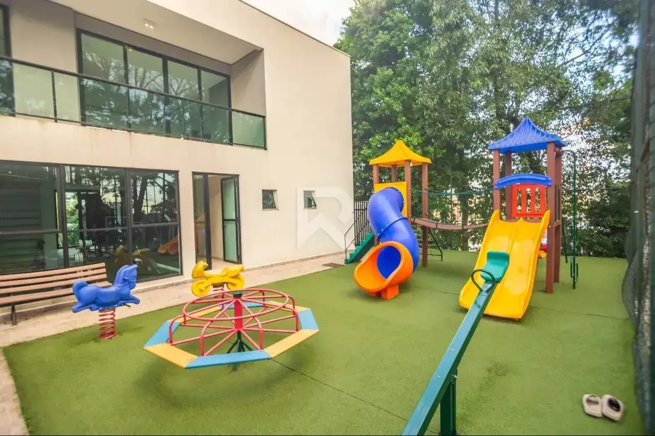 House with open-plan kitchen and 400 m², 4 bedrooms — photo 44