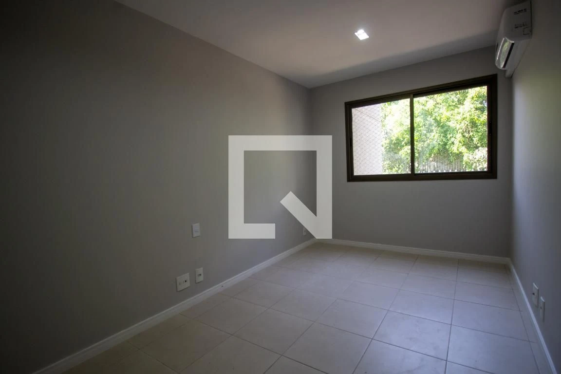 Rental apartment with 2 bedrooms and condo pool access — photo 3