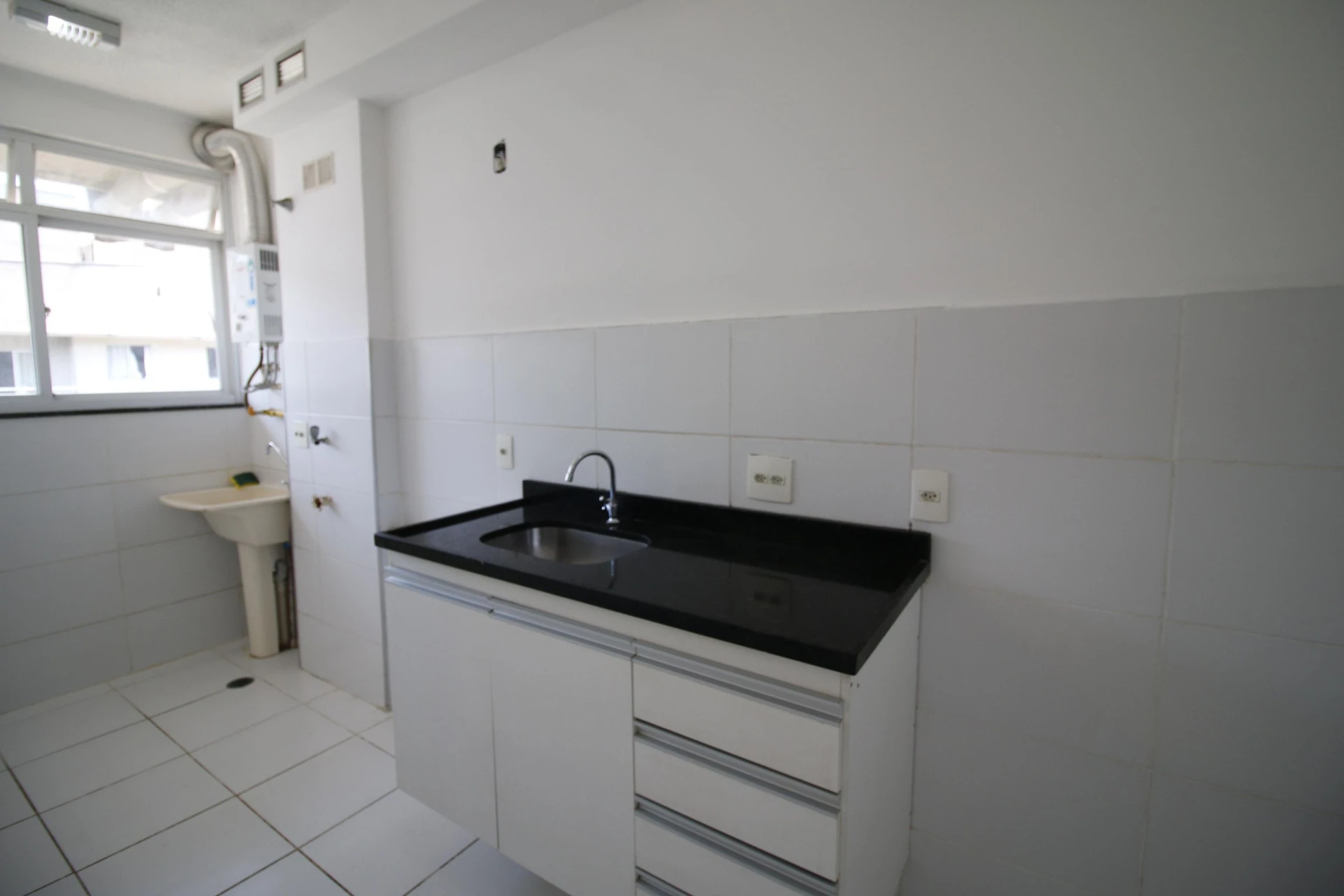 2-bedroom apartment in a building with a gym — photo 21