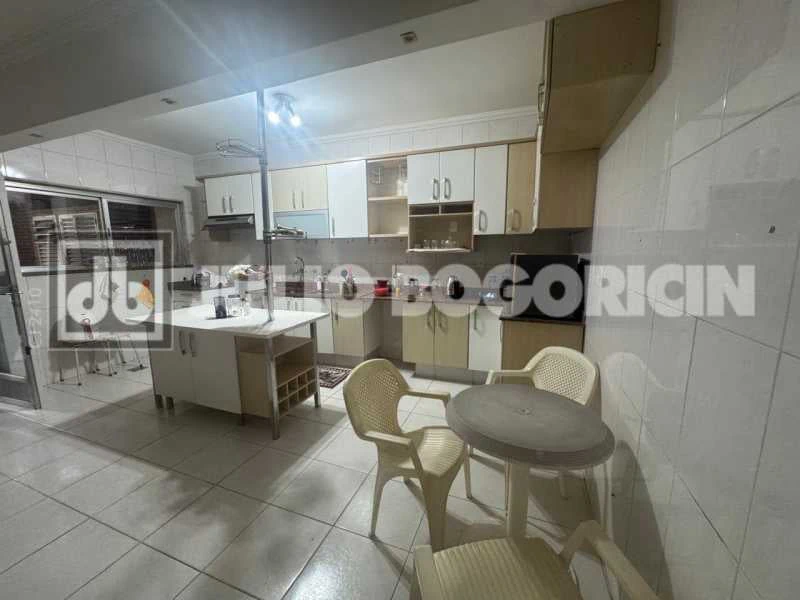 Дом 429 м²: 4 спальни, 5 парковочных мест, барбекю — photo 3