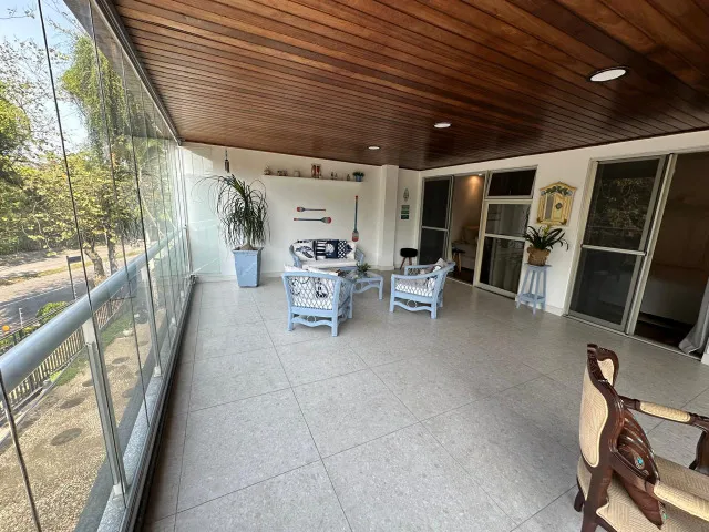 Furnished apartment, 131 m², with a glass-enclosed balcony — photo 4