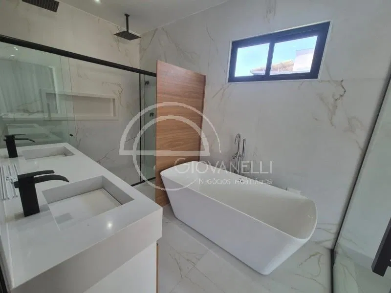 Furnished house with 4 en-suites and open-plan kitchen — photo 20