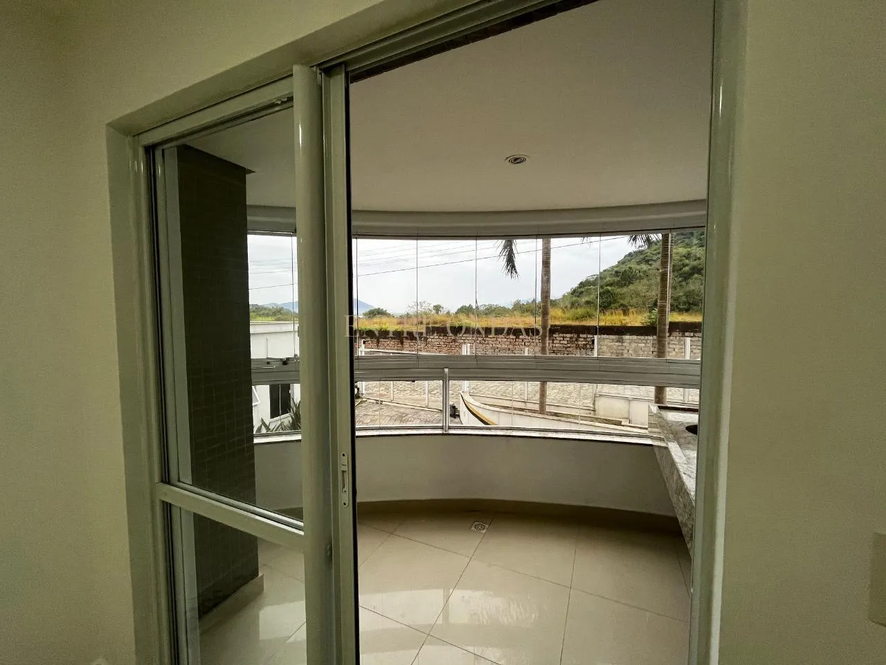 Apartment, 90 m², with a glass-enclosed balcony — photo 38