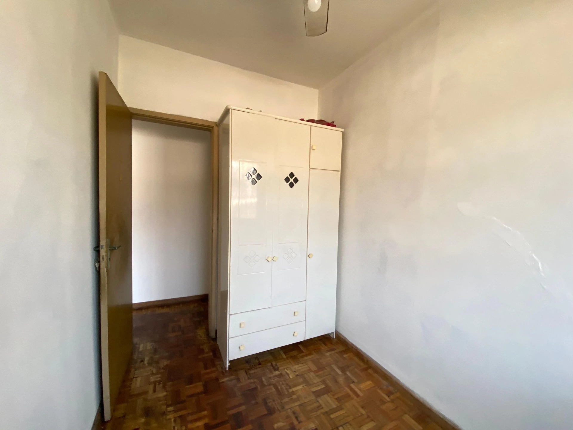Apartment, 92 m², with wood or laminate floors — photo 45