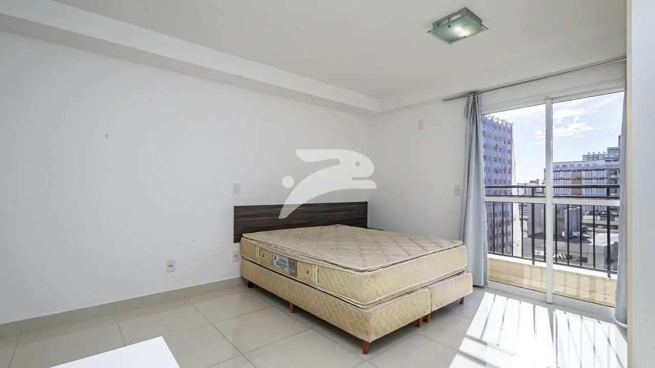 1-bedroom apartment with a balcony and fitted kitchen — photo 4